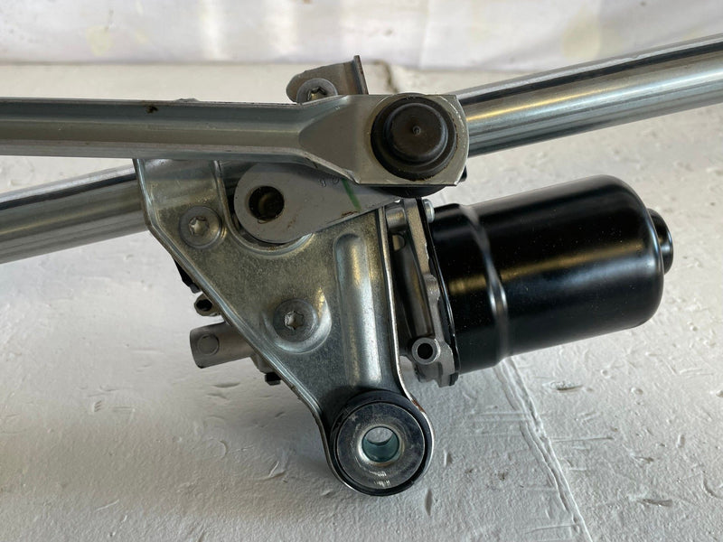 Load image into Gallery viewer, 22-26 TOYOTA TUNDRA FRONT WINDSHILED WIPER TRANSMISSION LINKAGE W/MOTOR # 108462
