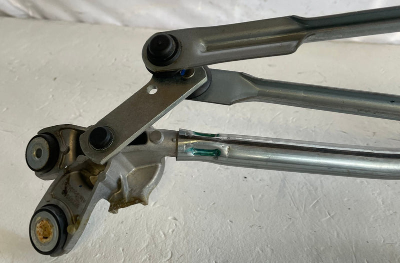 Load image into Gallery viewer, 22-26 TOYOTA TUNDRA FRONT WINDSHILED WIPER TRANSMISSION LINKAGE W/MOTOR # 108462
