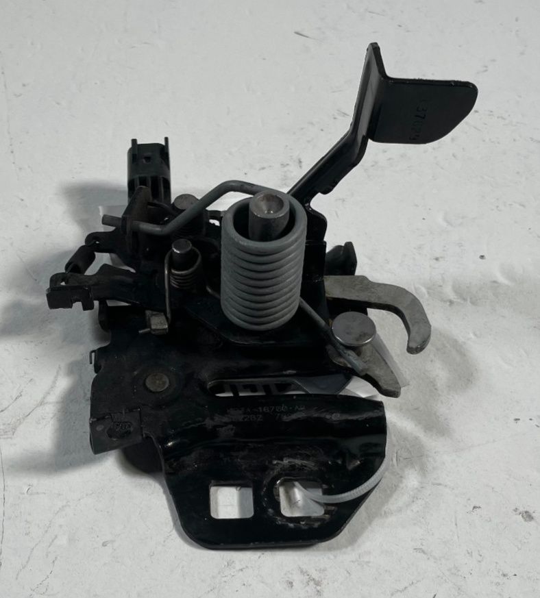 Load image into Gallery viewer, 2018 - 2025 FORD MUSTANG HOOD BONNET LOCK LATCH ASSEMBLY KR3Z-16700-C # 113489
