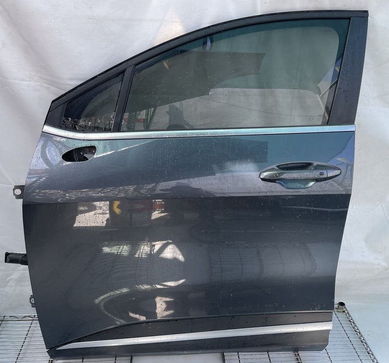 Load image into Gallery viewer, KIA SPORTAGE FRONT LEFT SIDE DOOR SHELL ASSEMBLY CHARCOAL (KDG) 23-26 # 113314
