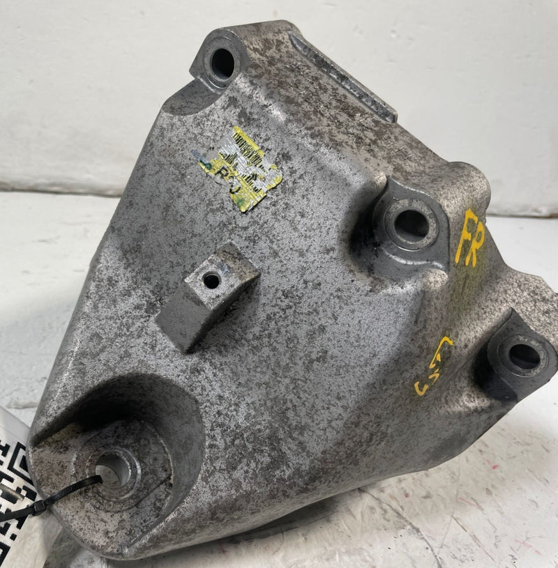 Load image into Gallery viewer, 2018-2023 KIA STINGER RWD FRONT RIGHT ENGINE MOUNT SUPPORT BRACKET 3.3L #110814
