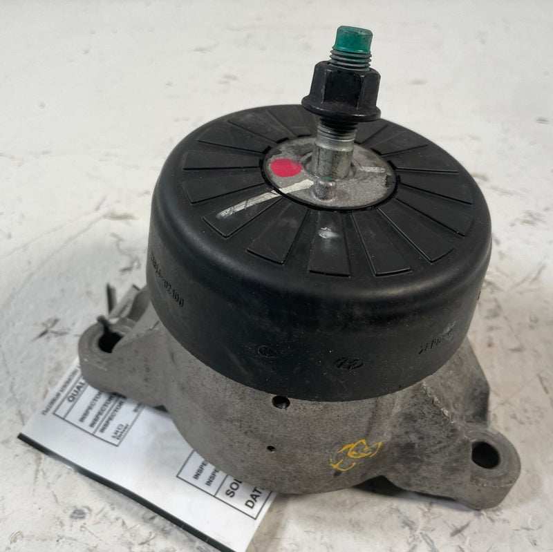 Load image into Gallery viewer, 2018-2023 KIA STINGER FRONT RIGHT SIDE ENGINE MOTOR MOUNT BRACKET 3.3L # 110819
