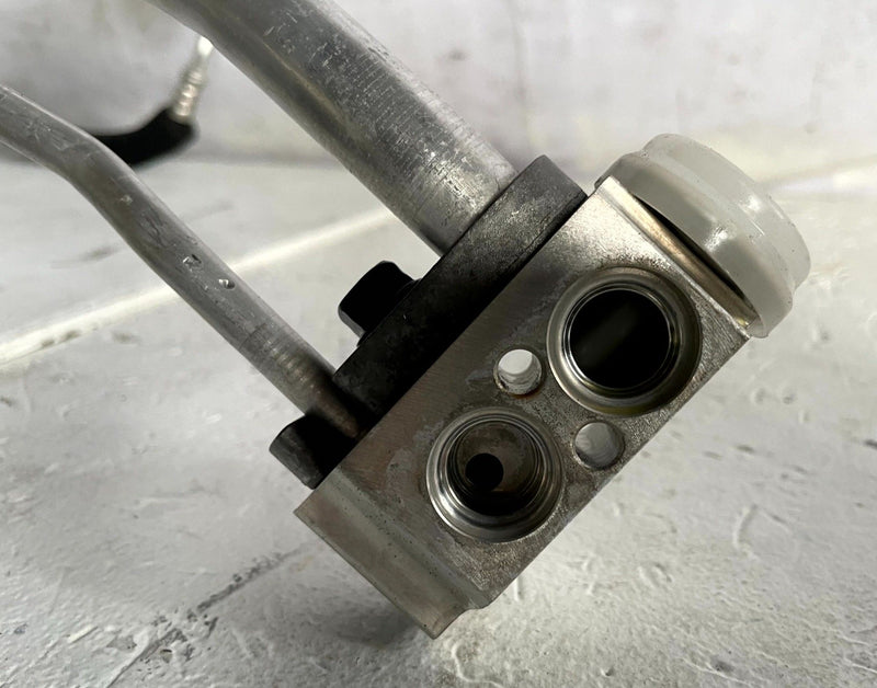 Load image into Gallery viewer, 2018 - 2023 KIA STINGER AC AIR CONDITIONING LIQUID HOSE PIPE LINE 3.3L # 110779
