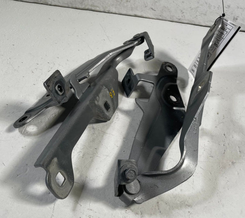 Load image into Gallery viewer, 2018 - 2023 FORD MUSTANG FRONT LEFT &amp; RIGHT SIDE HOOD HINGES ASSEMBLY # 113478
