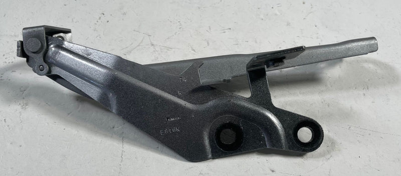 Load image into Gallery viewer, 2018 - 2023 FORD MUSTANG FRONT LEFT &amp; RIGHT SIDE HOOD HINGES ASSEMBLY # 113478
