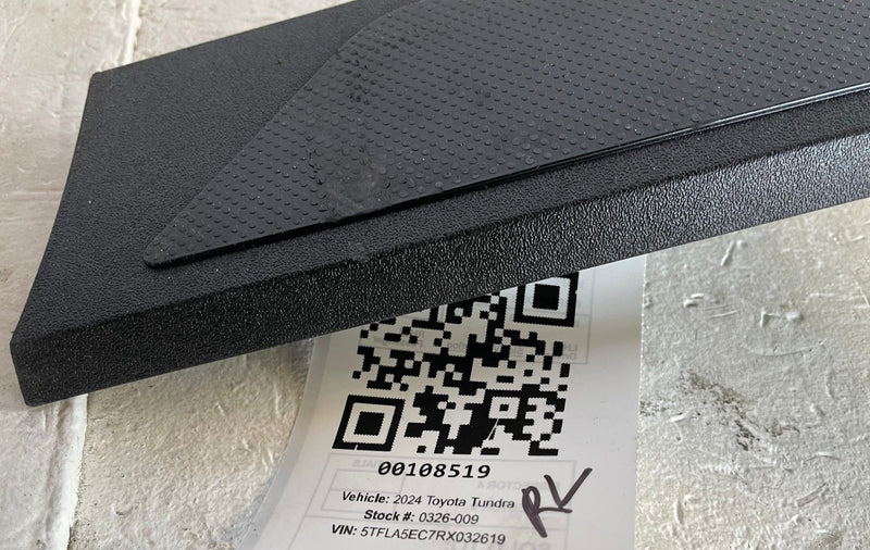 Load image into Gallery viewer, 2022 - 2026 TOYOTA TUNDRA REAR LEFT DRIVER UPPER BED SIDE RAIL COVER # 108519
