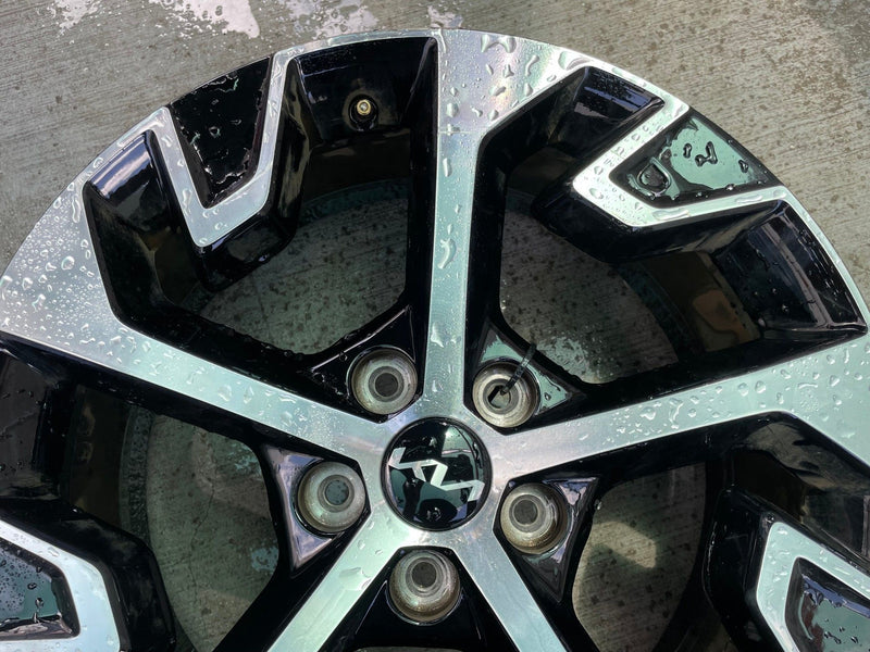 Load image into Gallery viewer, KIA SPORTAGE 18x7-1/2 5 SPOKE MACHINED FACE ALLOY WHEEL RIM 2023-2025 # 113318
