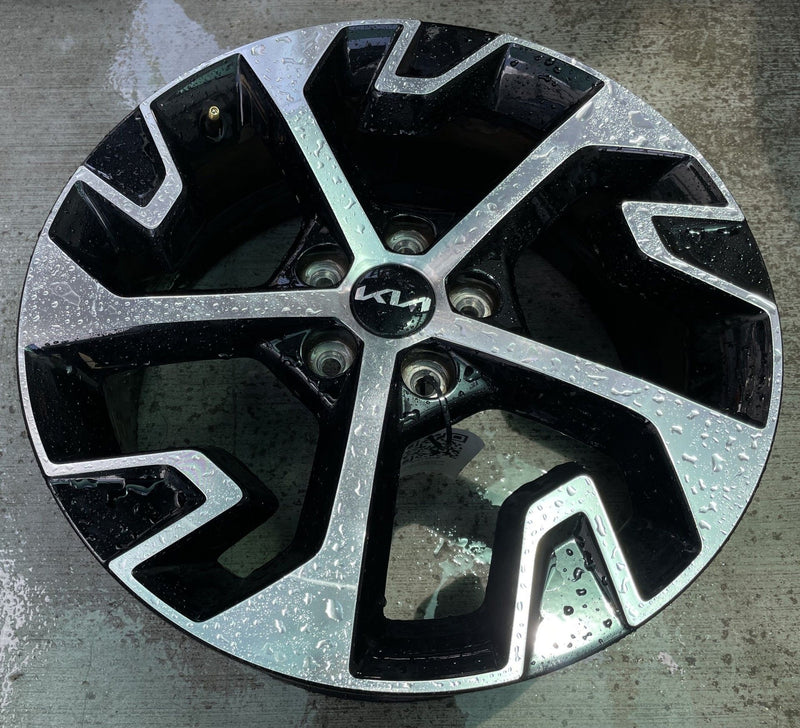 Load image into Gallery viewer, KIA SPORTAGE 18x7-1/2 5 SPOKE MACHINED FACE ALLOY WHEEL RIM 2023-2025 # 113320
