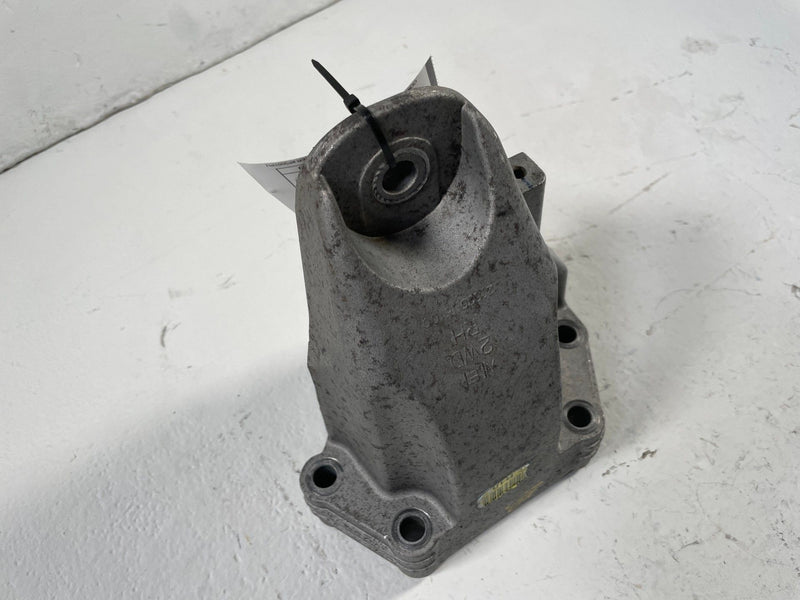 Load image into Gallery viewer, 2019-2023 GENESIS G70 RWD FRONT RIGHT ENGINE MOUNT SUPPORT BRACKET 2.0L # 108167
