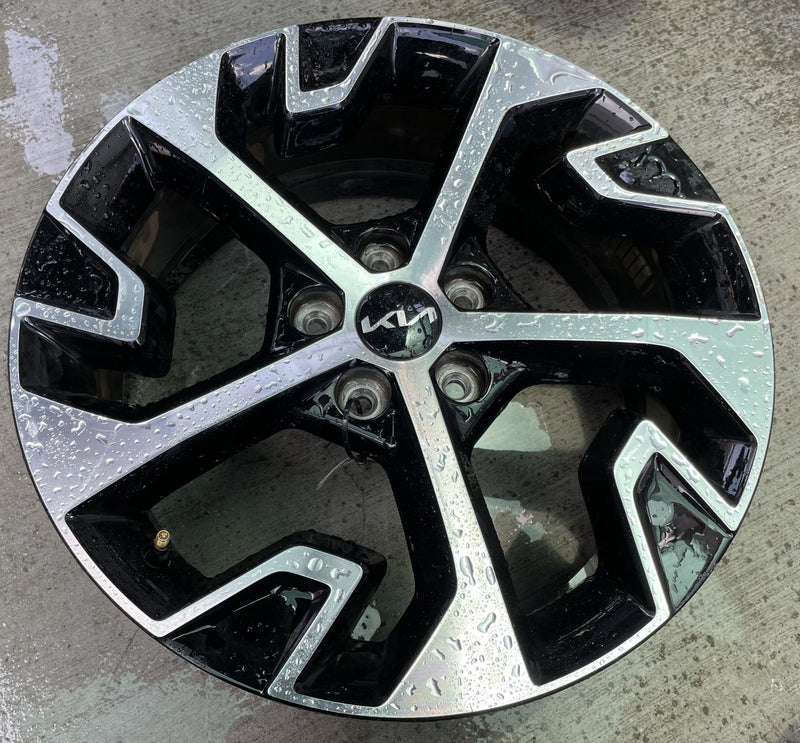 Load image into Gallery viewer, KIA SPORTAGE 18x7-1/2 5 SPOKE MACHINED FACE ALLOY WHEEL RIM 2023-2025 # 113319
