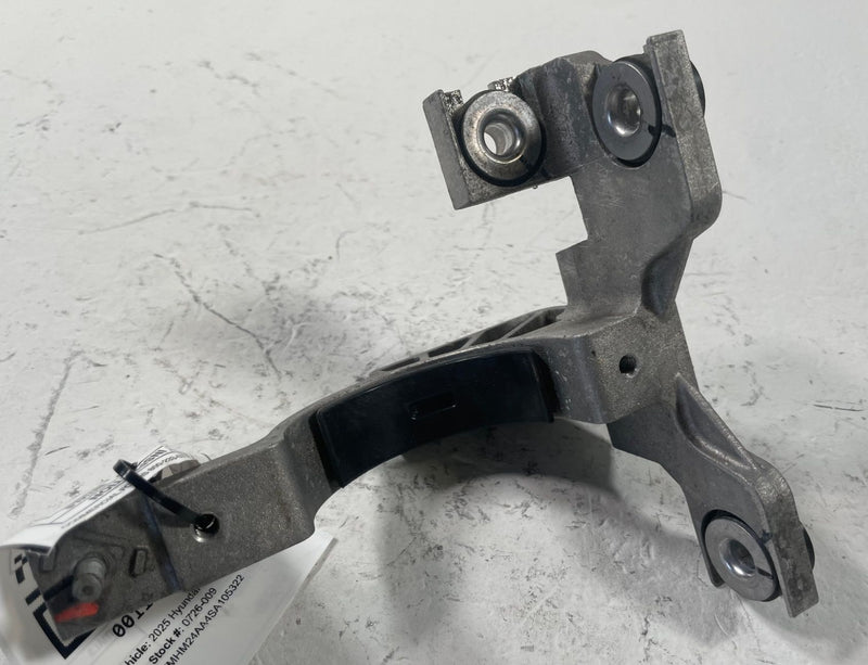 Load image into Gallery viewer, 2023 - 2025 HYUNDAI IONIQ 6 ELECTRIC COOLANT COOLING WATER PUMP BRACKET # 112251
