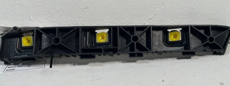Load image into Gallery viewer, 2022 - 2026 HYUNDAI TUCSON REAR RIGHT SIDE BUMPER MOUNT SUPPORT BRACKET # 113700

