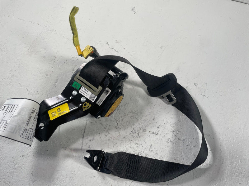 Load image into Gallery viewer, 2023-2025 HYUNDAI IONIQ 6 REAR RIGHT PASSENGER SIDE SEATBELT RETRACTOR # 112262
