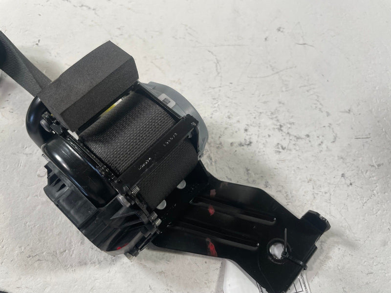 Load image into Gallery viewer, 2023-2025 HYUNDAI IONIQ 6 REAR RIGHT PASSENGER SIDE SEATBELT RETRACTOR # 112262
