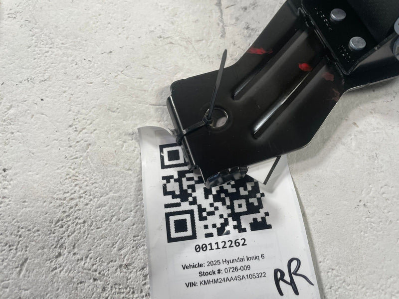 Load image into Gallery viewer, 2023-2025 HYUNDAI IONIQ 6 REAR RIGHT PASSENGER SIDE SEATBELT RETRACTOR # 112262
