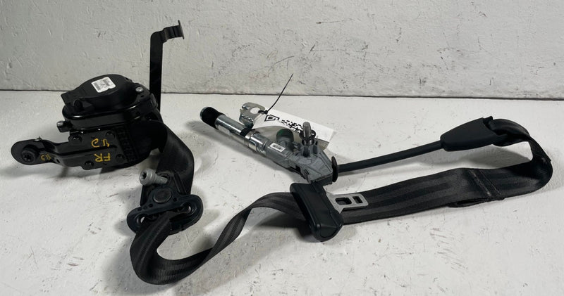 Load image into Gallery viewer, 2018-2023 FORD MUSTANG CONVERTIBLE FRONT RIGHT SIDE SEAT BELT RETRACTOR #113465
