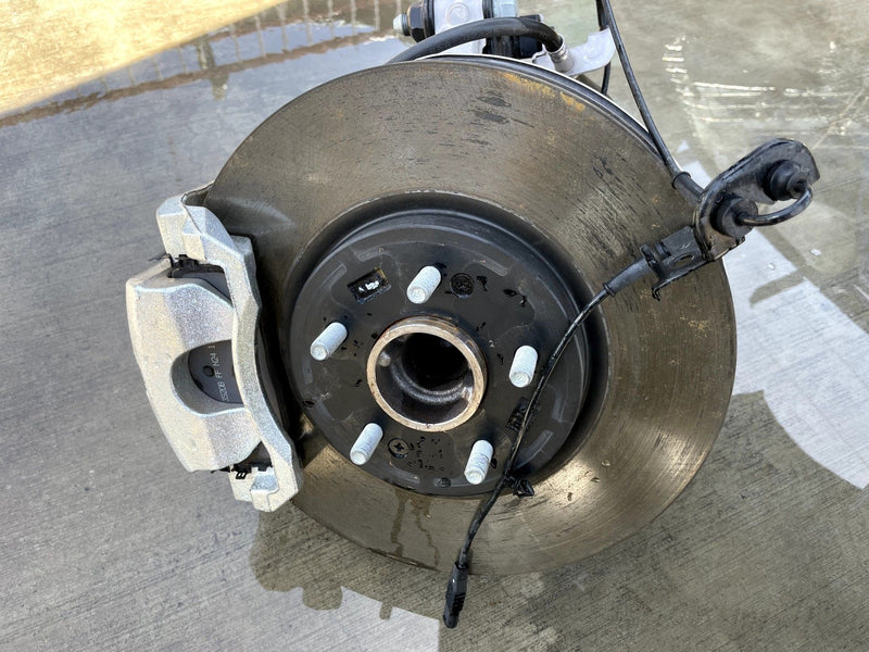 Load image into Gallery viewer, 2023-2025 HYUNDAI IONIQ 6 RWD FRONT LEFT SIDE SUSPENSION KNEE ASSEMBLY # 110911

