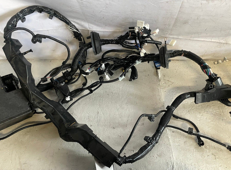 Load image into Gallery viewer, 2023-24 TOYOTA TUNDRA ENGINE BAY ROOM FUSE BOX WIRE WIRING HARNESS 3.4L # 108461
