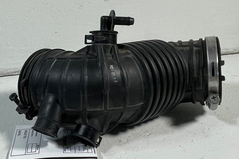 Load image into Gallery viewer, 2022-2026 HYUNDAI TUCSON ENGINE AIR INTAKE HOSE TUBE PIPE 2.5L 28130CW20 #113711
