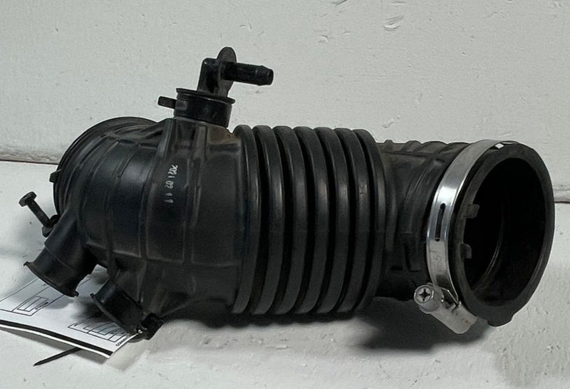 Load image into Gallery viewer, 2022-2026 HYUNDAI TUCSON ENGINE AIR INTAKE HOSE TUBE PIPE 2.5L 28130CW20 #113711
