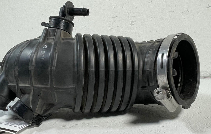 Load image into Gallery viewer, 2022-2026 HYUNDAI TUCSON ENGINE AIR INTAKE HOSE TUBE PIPE 2.5L 28130CW20 #113711
