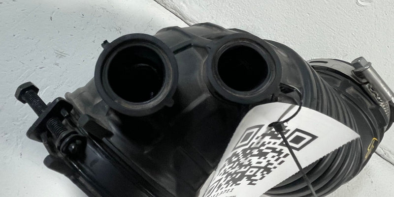 Load image into Gallery viewer, 2022-2026 HYUNDAI TUCSON ENGINE AIR INTAKE HOSE TUBE PIPE 2.5L 28130CW20 #113711
