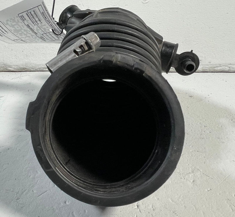 Load image into Gallery viewer, 2022-2026 HYUNDAI TUCSON ENGINE AIR INTAKE HOSE TUBE PIPE 2.5L 28130CW20 #113711
