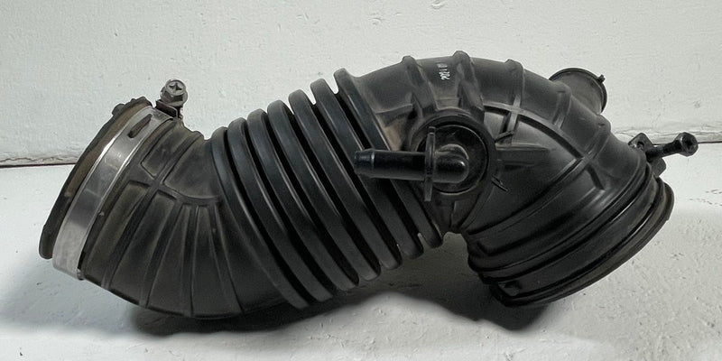 Load image into Gallery viewer, 2022-2026 HYUNDAI TUCSON ENGINE AIR INTAKE HOSE TUBE PIPE 2.5L 28130CW20 #113711
