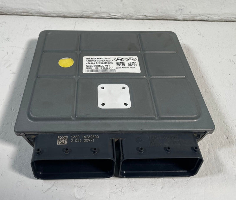 Load image into Gallery viewer, 2022-2024 HYUNDAI TUCSON ENGINE &amp; BODY CONTROL MODULE ECM BCM W/ KEY FOB #113712

