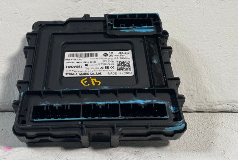Load image into Gallery viewer, 2022-2024 HYUNDAI TUCSON ENGINE &amp; BODY CONTROL MODULE ECM BCM W/ KEY FOB #113712

