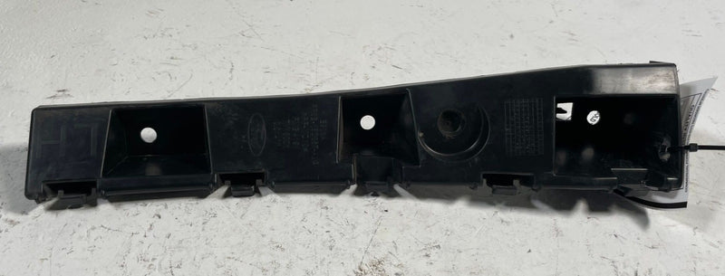 Load image into Gallery viewer, 15-23 FORD MUSTANG FRONT LEFT DRIVER ROCKER MOLDING RETAINER BRACKET # 113474
