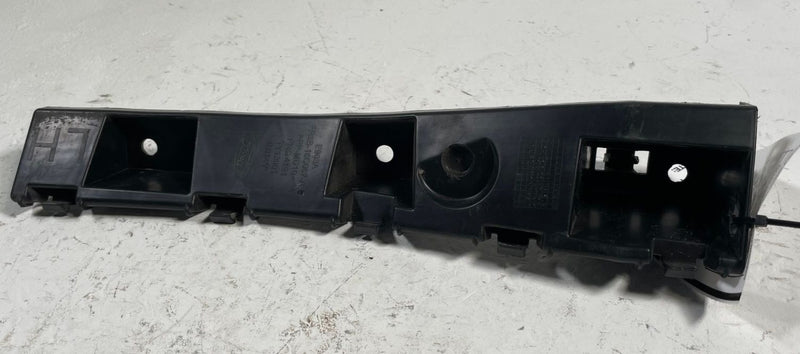 Load image into Gallery viewer, 15-23 FORD MUSTANG FRONT LEFT DRIVER ROCKER MOLDING RETAINER BRACKET # 113474
