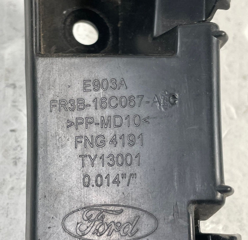 Load image into Gallery viewer, 15-23 FORD MUSTANG FRONT LEFT DRIVER ROCKER MOLDING RETAINER BRACKET # 113474
