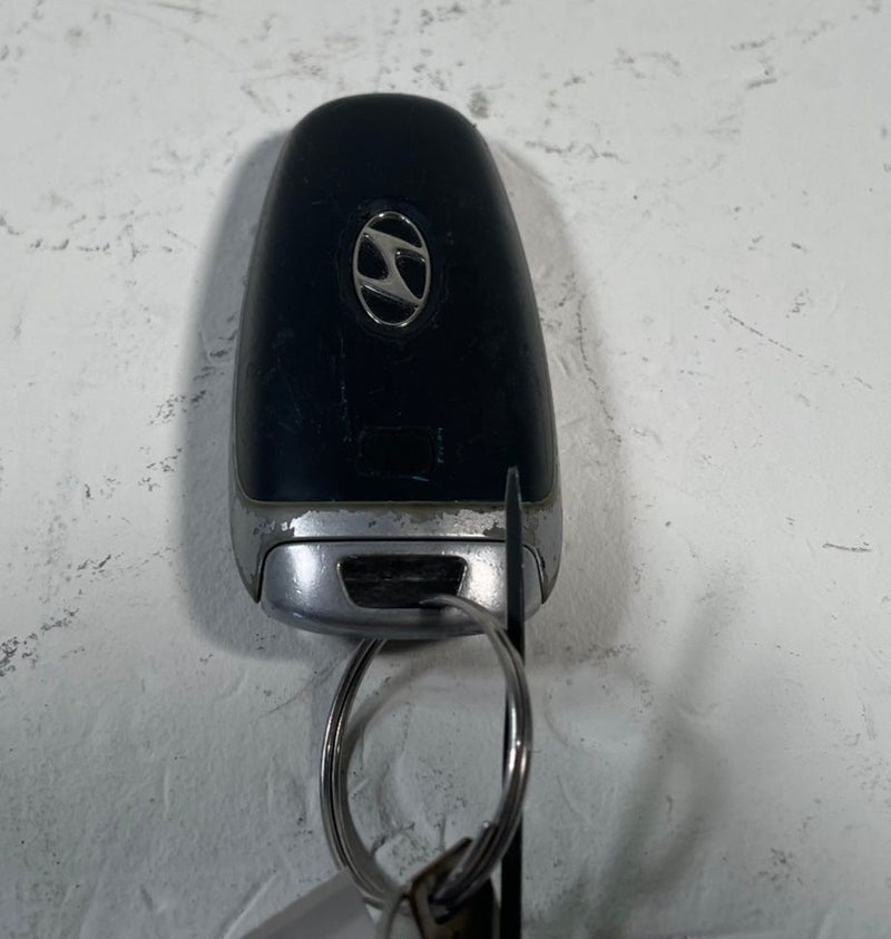 Load image into Gallery viewer, 2022-2024 HYUNDAI TUCSON ENGINE &amp; BODY CONTROL MODULE ECM BCM W/ KEY FOB #113712
