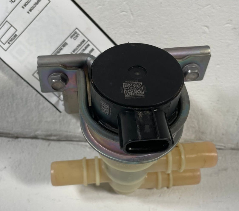 Load image into Gallery viewer, 23 - 25 HYUNDAI IONIQ 6 3-WAY BATTERY COOLING CONTROL VALVE 375W3-KL00 # 110846
