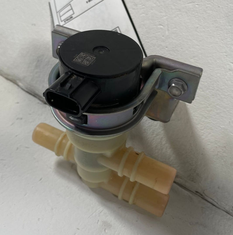 Load image into Gallery viewer, 23 - 25 HYUNDAI IONIQ 6 3-WAY BATTERY COOLING CONTROL VALVE 375W3-KL00 # 110846
