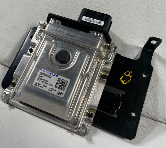 2023 - 2025 HYUNDAI IONIQ 6 VCU VEHICLE CONTROL MODULE UNIT W/ BRACKET