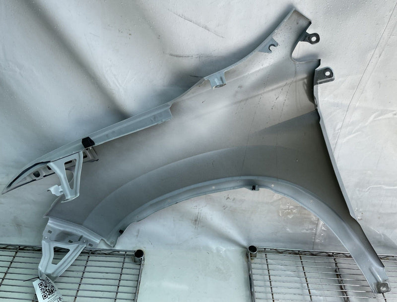 Load image into Gallery viewer, HONDA PASSPORT FRONT RIGHT SIDE FENDER ASSEMBLY WHITE (NH883P) 2022-2025 #113447
