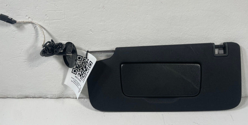 Load image into Gallery viewer, 25-26 CHEVROLET EQUINOX FRONT LEFT DRIVER SIDE SUN VISOR W/ MIRROR 1.5L # 112343
