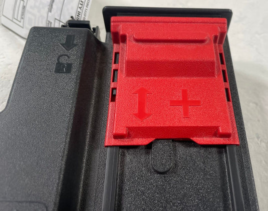 25-26 CHEVROLET EQUINOX ENGINE COMPARTMENT FUSE RELAY BOX BLOCK COVER