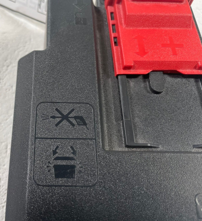 Load image into Gallery viewer, 25-26 CHEVROLET EQUINOX ENGINE COMPARTMENT FUSE RELAY BOX BLOCK COVER # 112370
