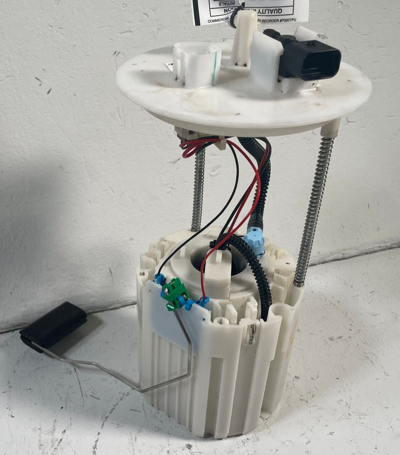 Load image into Gallery viewer, 22-26 HYUNDAI TUCSON FUEL GAS PUMP SENDING UNIT ASSEMBLY 31110-CW000 # 113722
