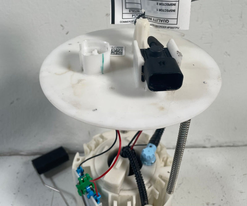 Load image into Gallery viewer, 22-26 HYUNDAI TUCSON FUEL GAS PUMP SENDING UNIT ASSEMBLY 31110-CW000 # 113722
