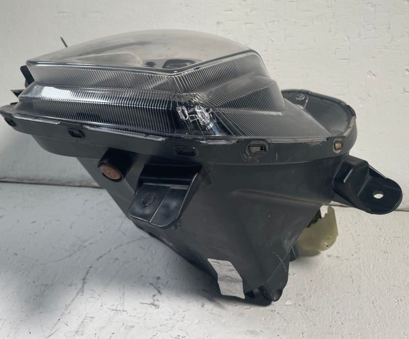 Load image into Gallery viewer, 2022-2024 HYUNDAI TUCSON FRONT RIGHT PASSENGER LED HEADLIGHT HEADLAMP # 113721
