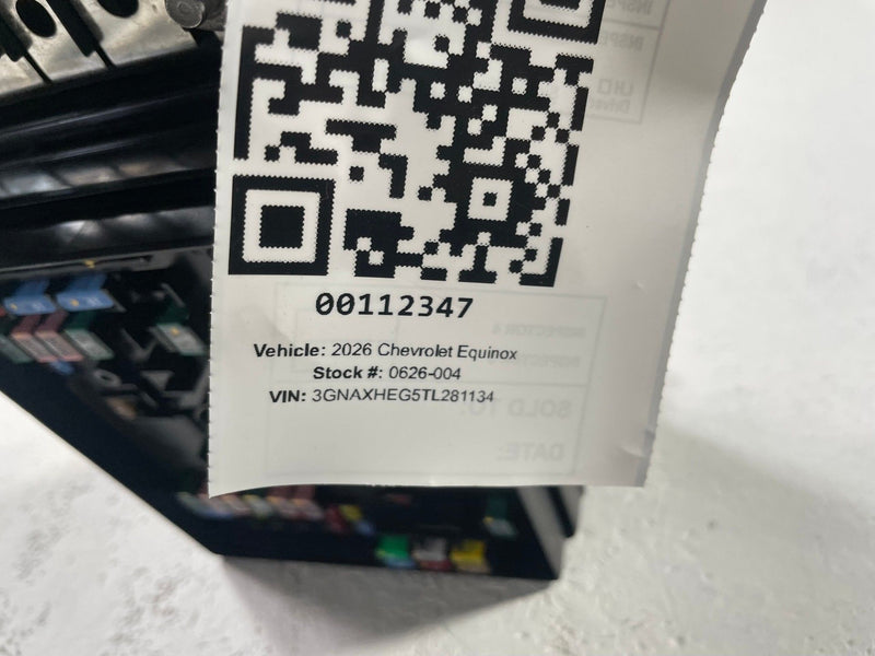 Load image into Gallery viewer, 2025 - 2026 CHEVROLET EQUINOX ENGINE FUSE JUNCTION BOX 26599766 1.5L # 112347
