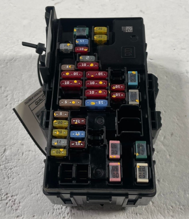 Load image into Gallery viewer, 2025 - 2026 CHEVROLET EQUINOX FRONT DASH FUSE RELAY JUNCTION BLOCK BOX # 112381
