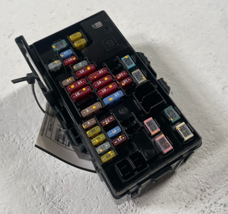 Load image into Gallery viewer, 2025 - 2026 CHEVROLET EQUINOX FRONT DASH FUSE RELAY JUNCTION BLOCK BOX # 112381
