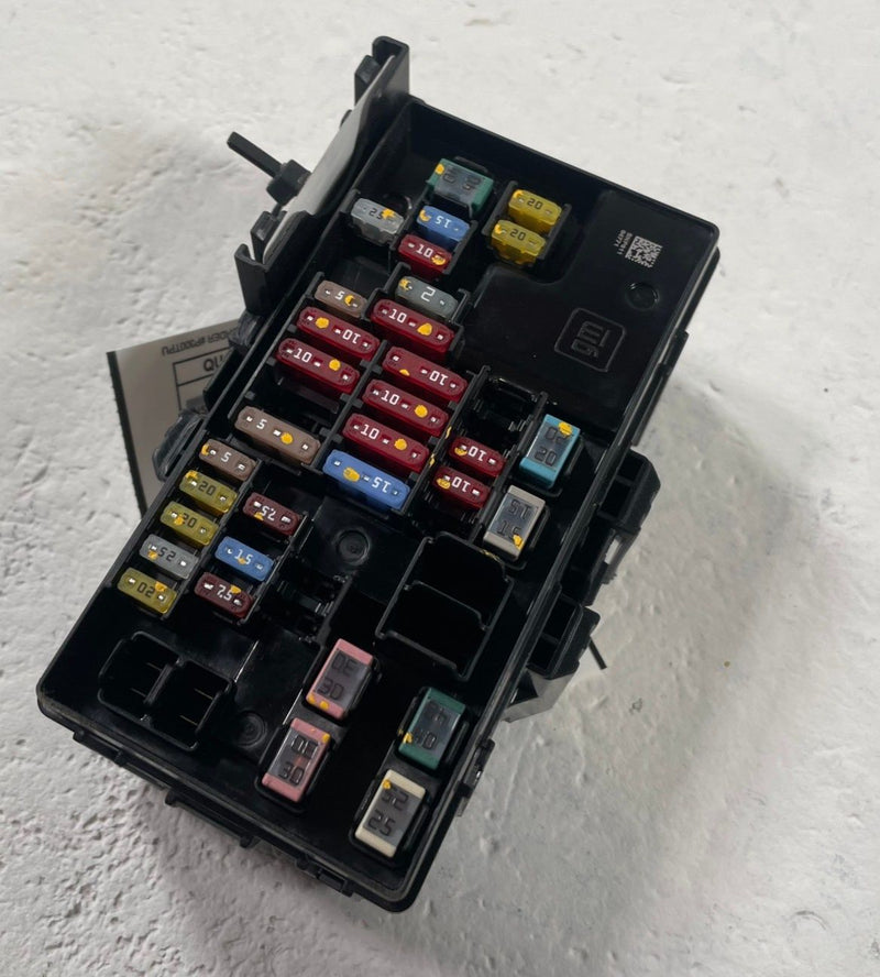 Load image into Gallery viewer, 2025 - 2026 CHEVROLET EQUINOX FRONT DASH FUSE RELAY JUNCTION BLOCK BOX # 112381
