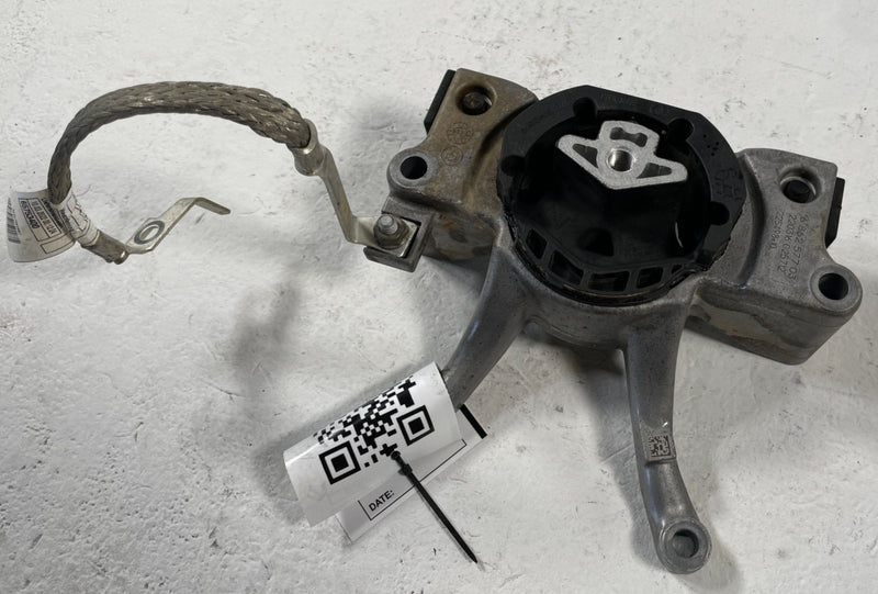Load image into Gallery viewer, 2019-2024 BMW X3 G01 RWD AUTOMATIC TRANSMISSION MOUNT SUPPORT BRACKET # 108217
