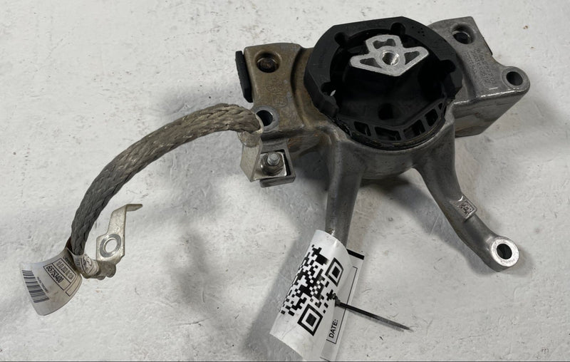 Load image into Gallery viewer, 2019-2024 BMW X3 G01 RWD AUTOMATIC TRANSMISSION MOUNT SUPPORT BRACKET # 108217
